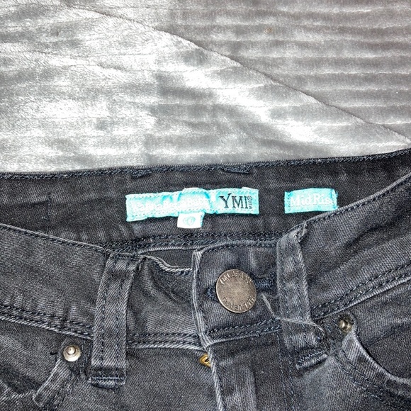 Black jean shorts - Picture 2 of 3